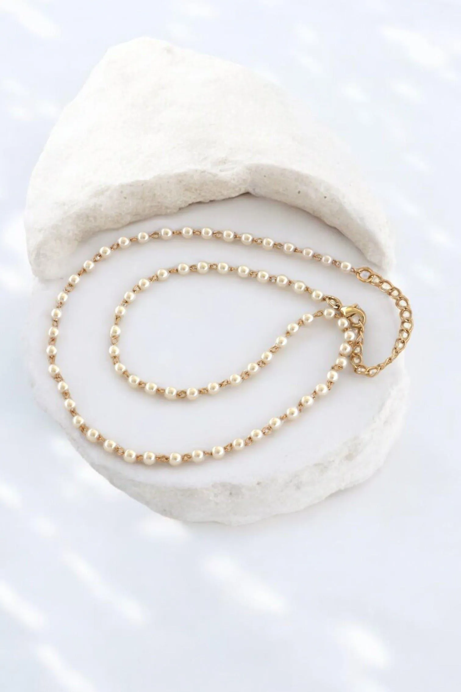 Classic White Pearl Choker