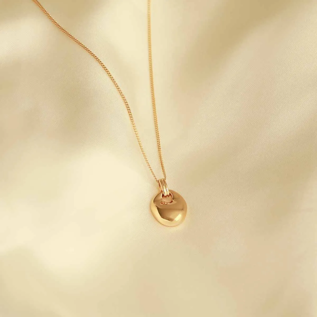 Essential Pendant Necklace in Gold