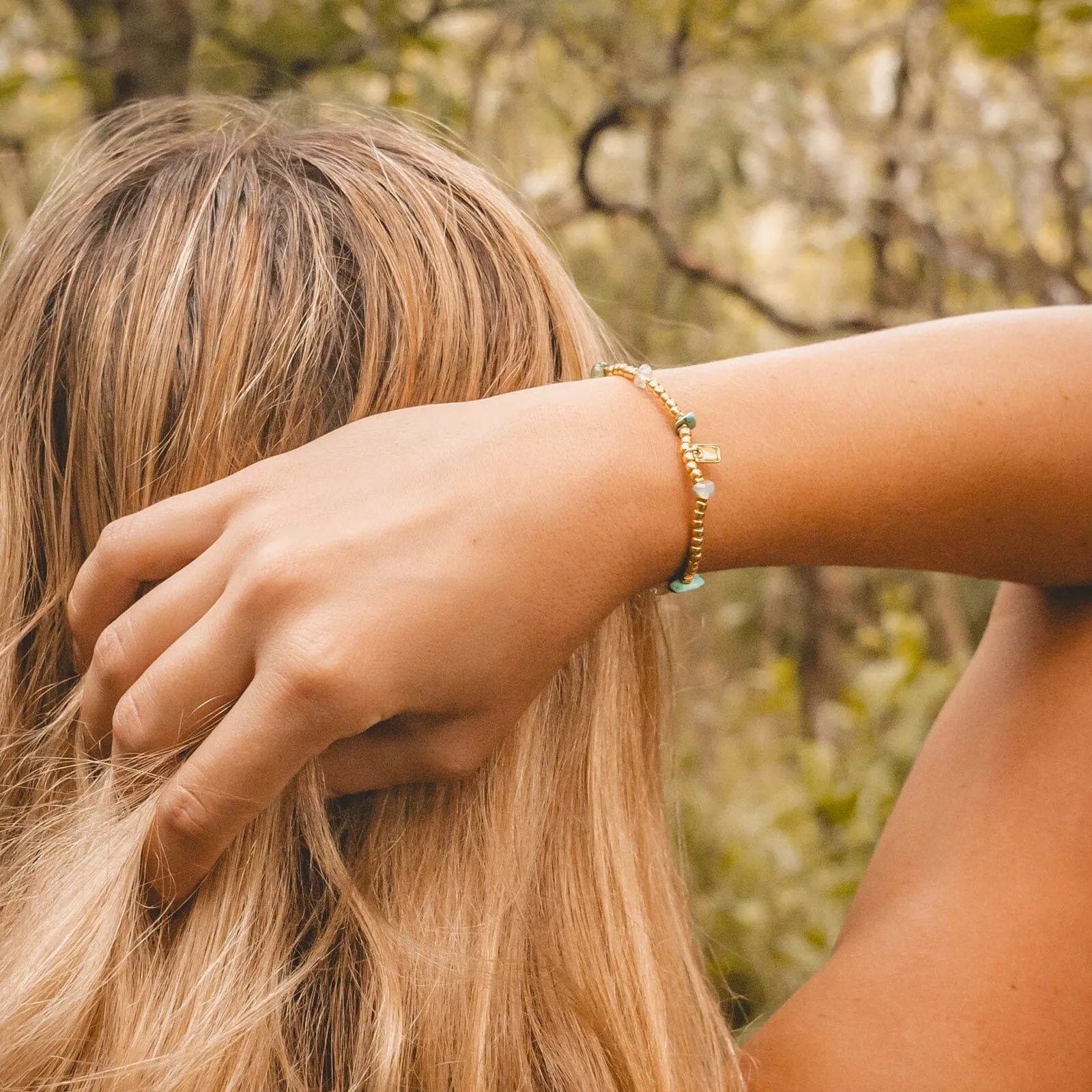 Gold Bead and Stone Chip Stretch Bracelet