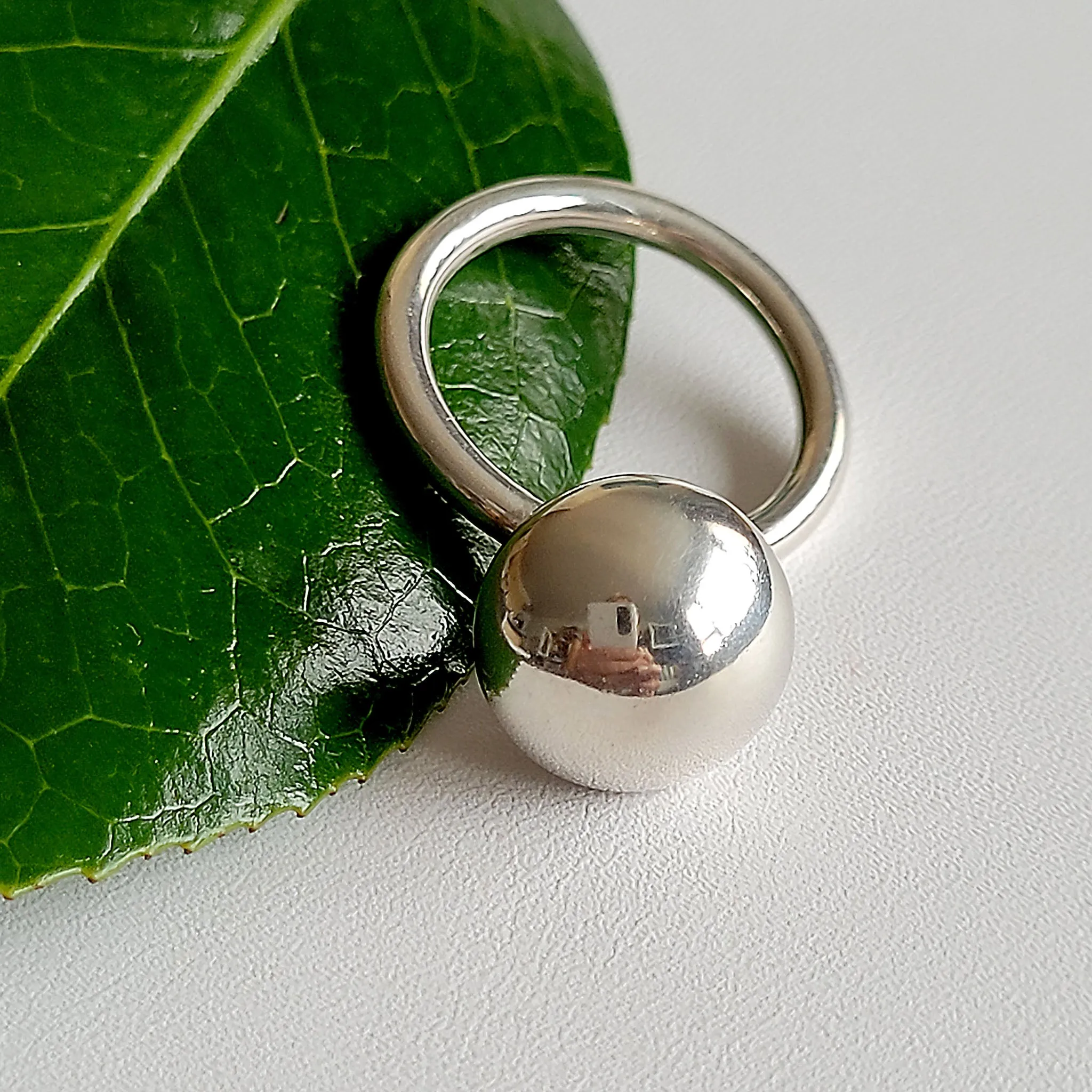 MOVING BEAD Ring