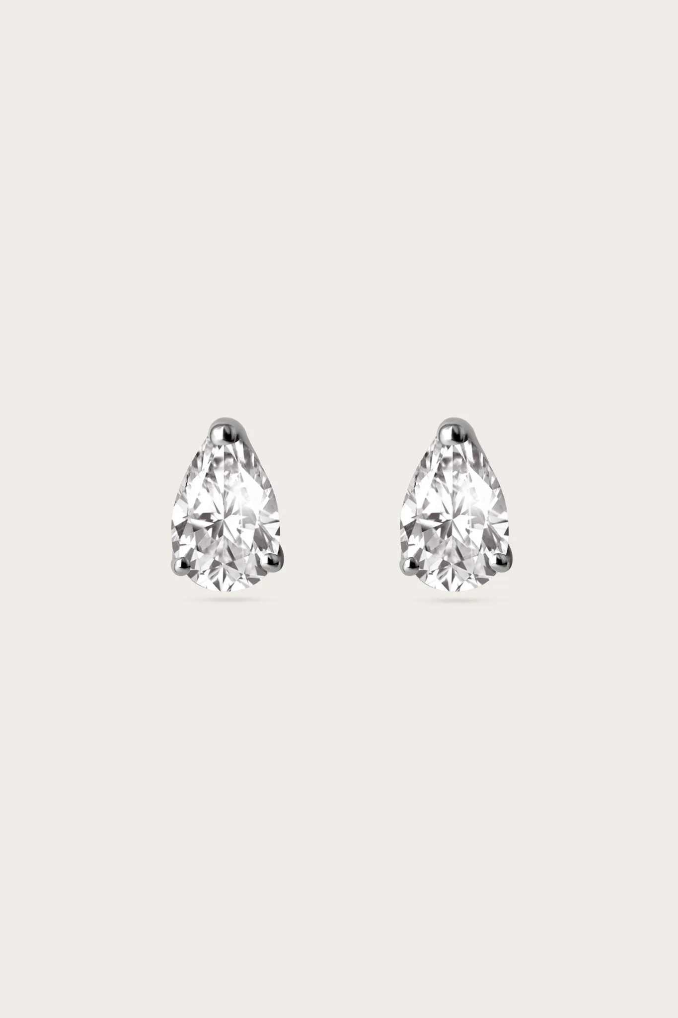 Pear Studs Large (1tcw)