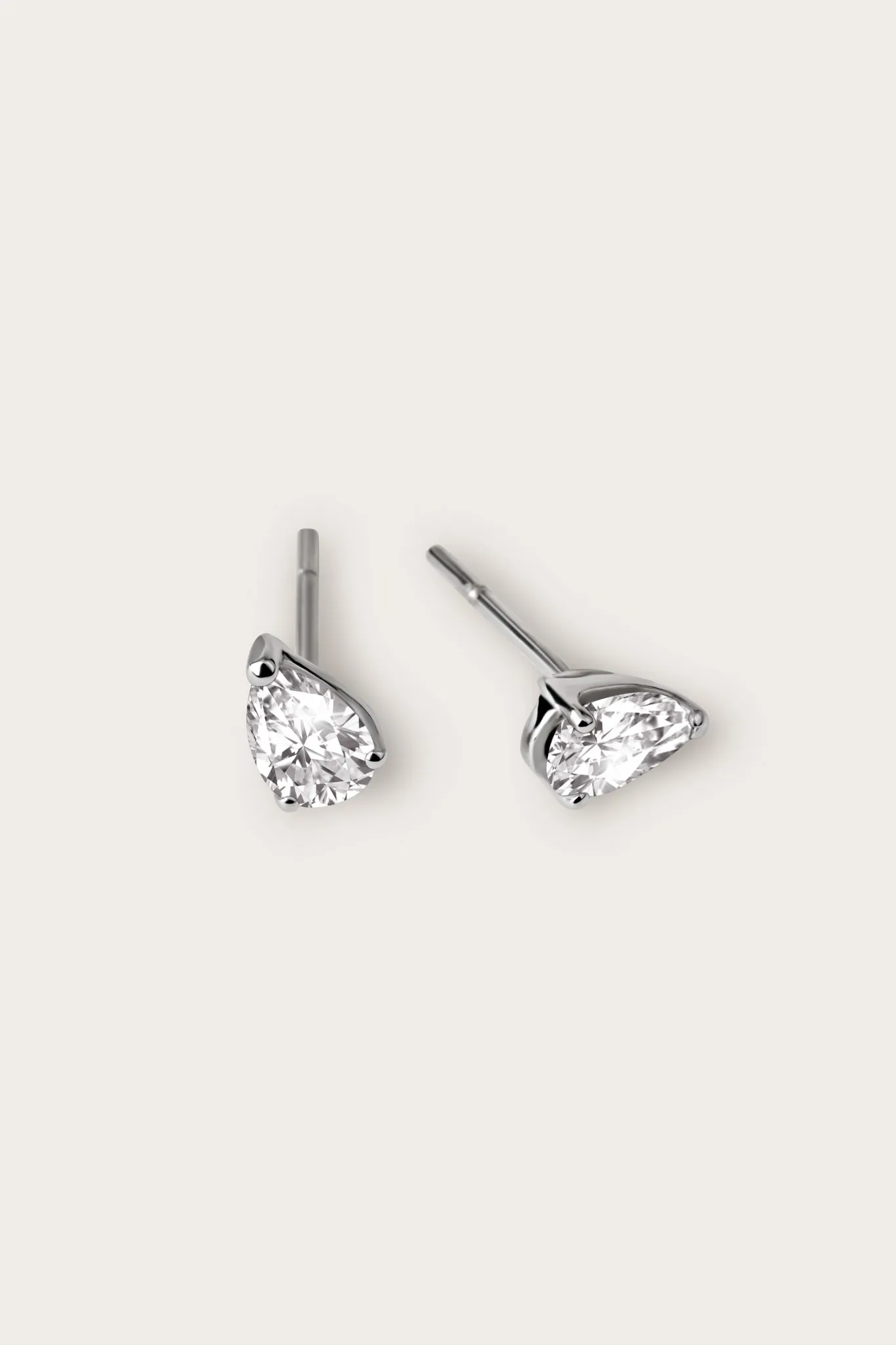 Pear Studs Large (1tcw)