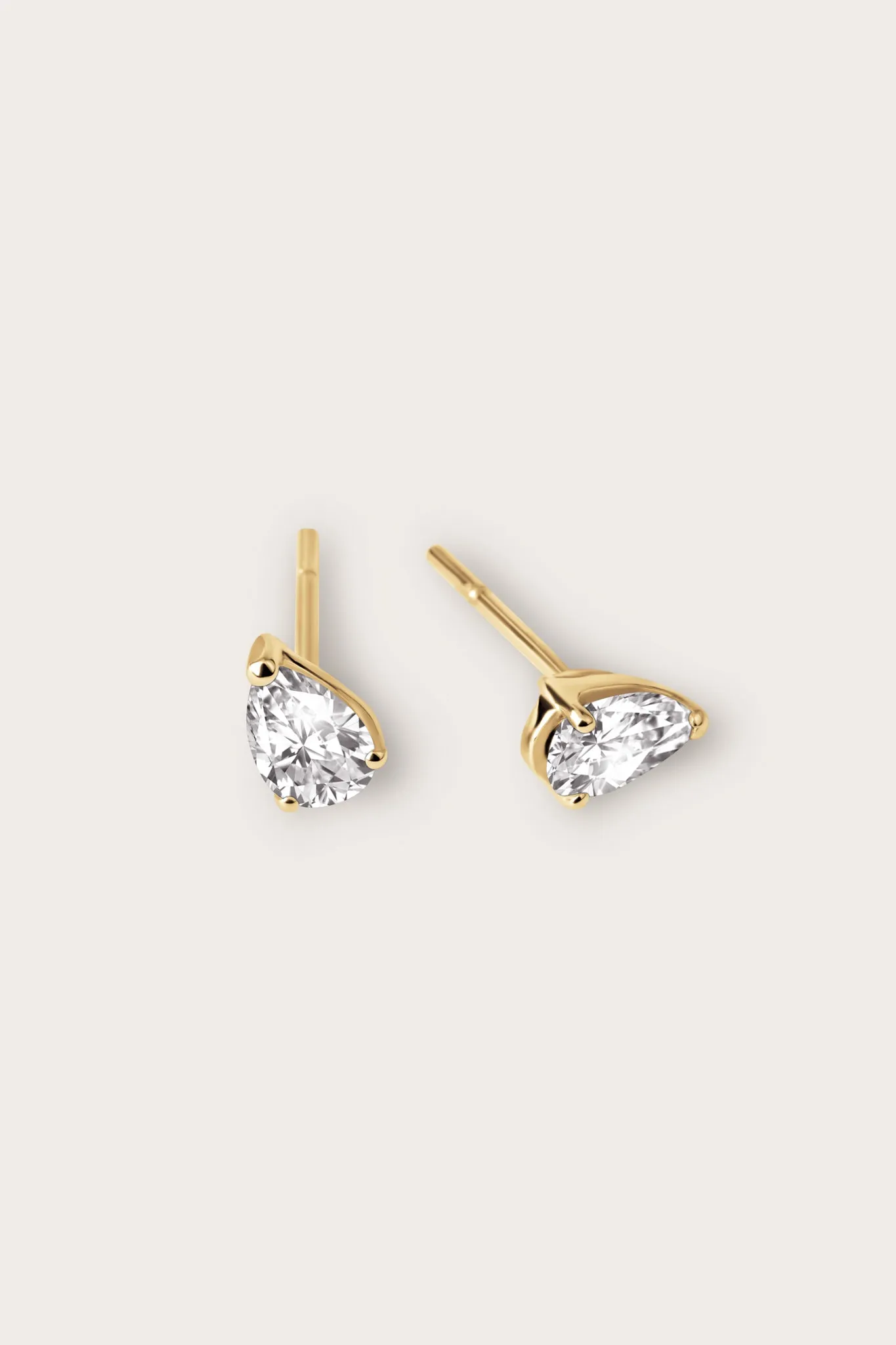 Pear Studs Large (1tcw)