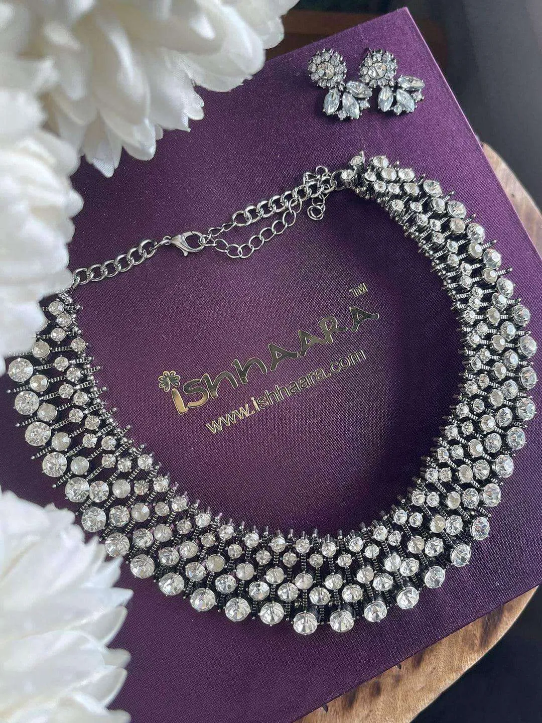 Pranwesha In Diamond Choker With Earrings Silver