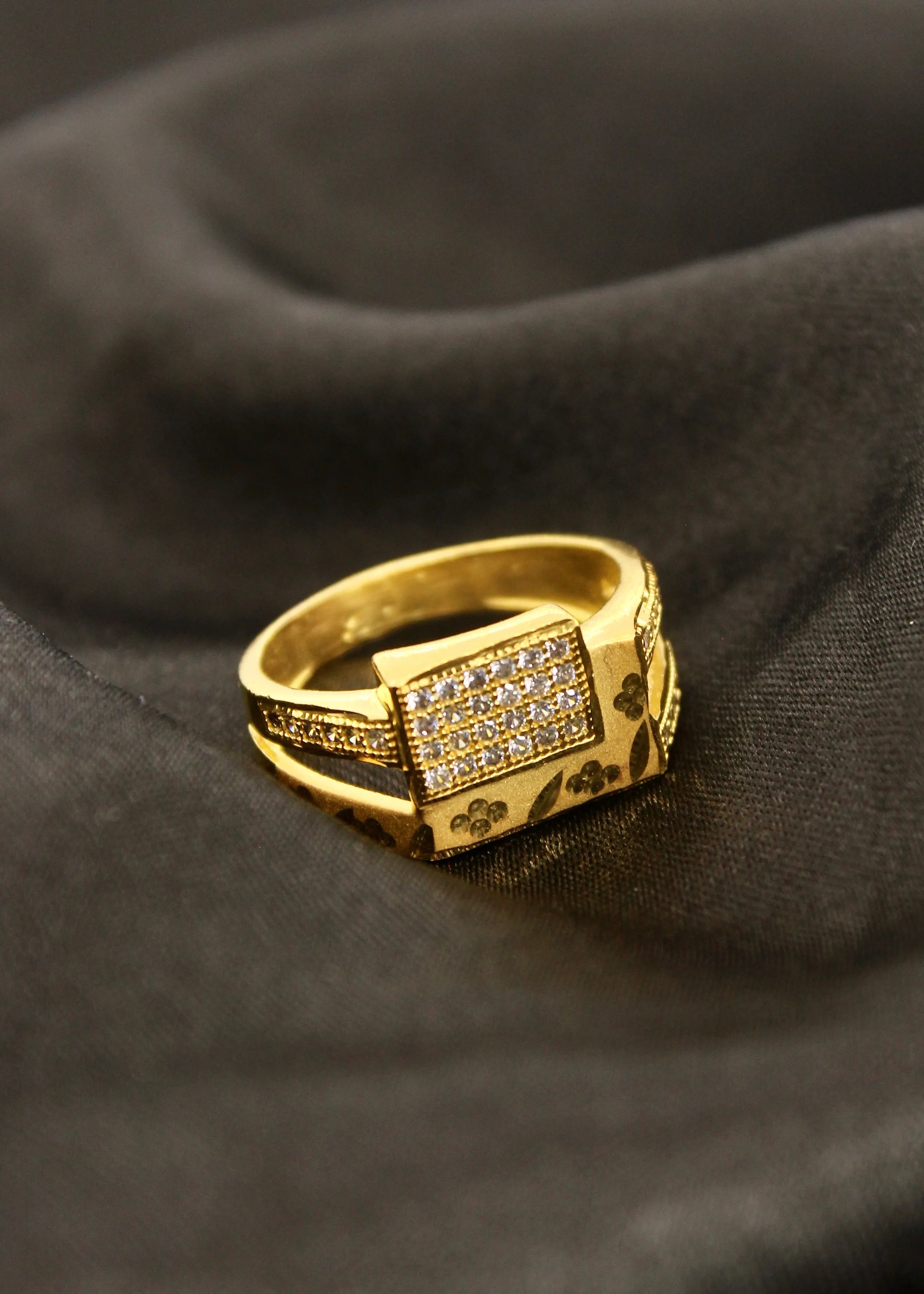 STYLISH GOLDEN MEN'S RING