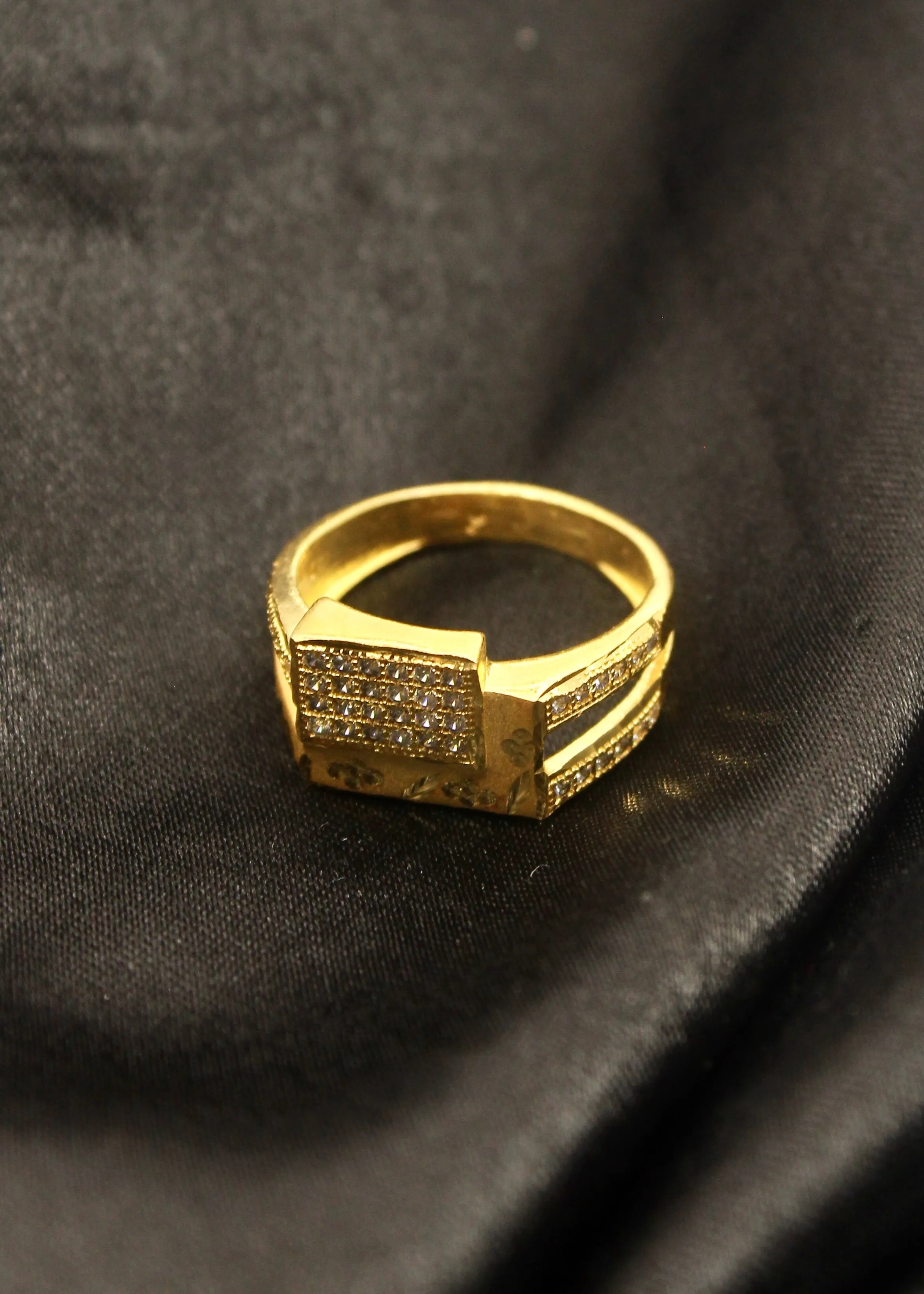 STYLISH GOLDEN MEN'S RING