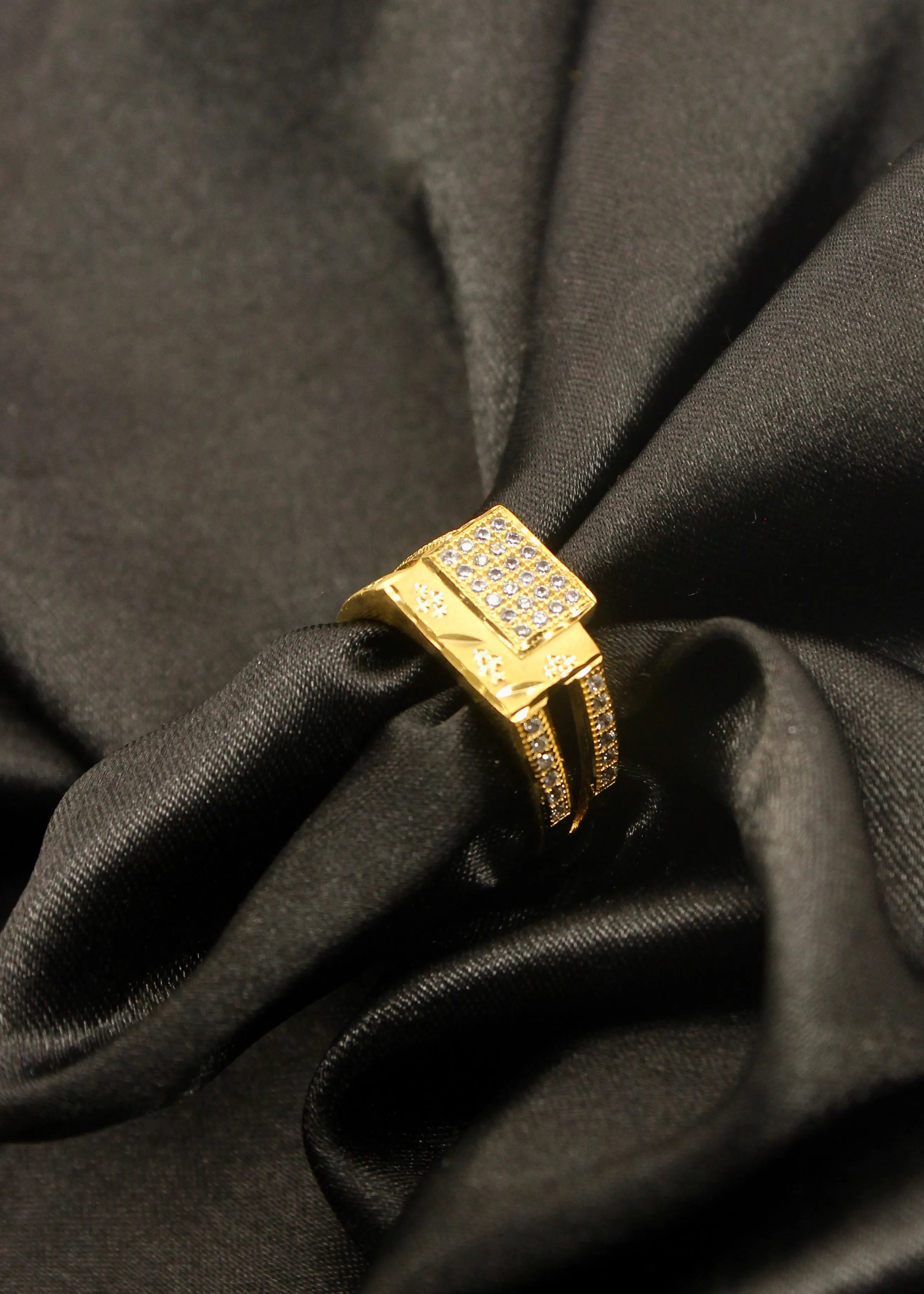 STYLISH GOLDEN MEN'S RING