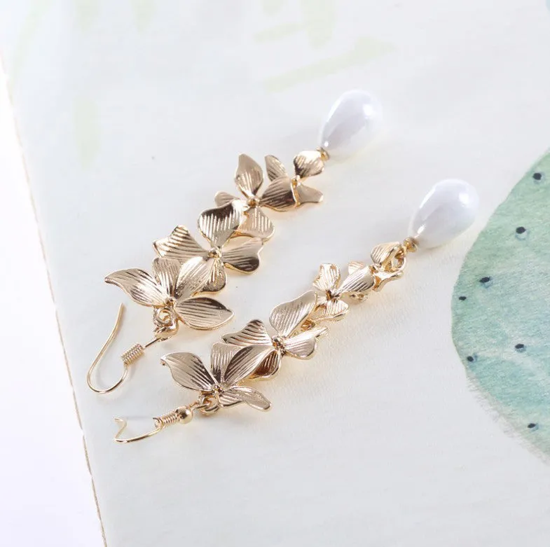 White Pearl Flower Dangle Earrings