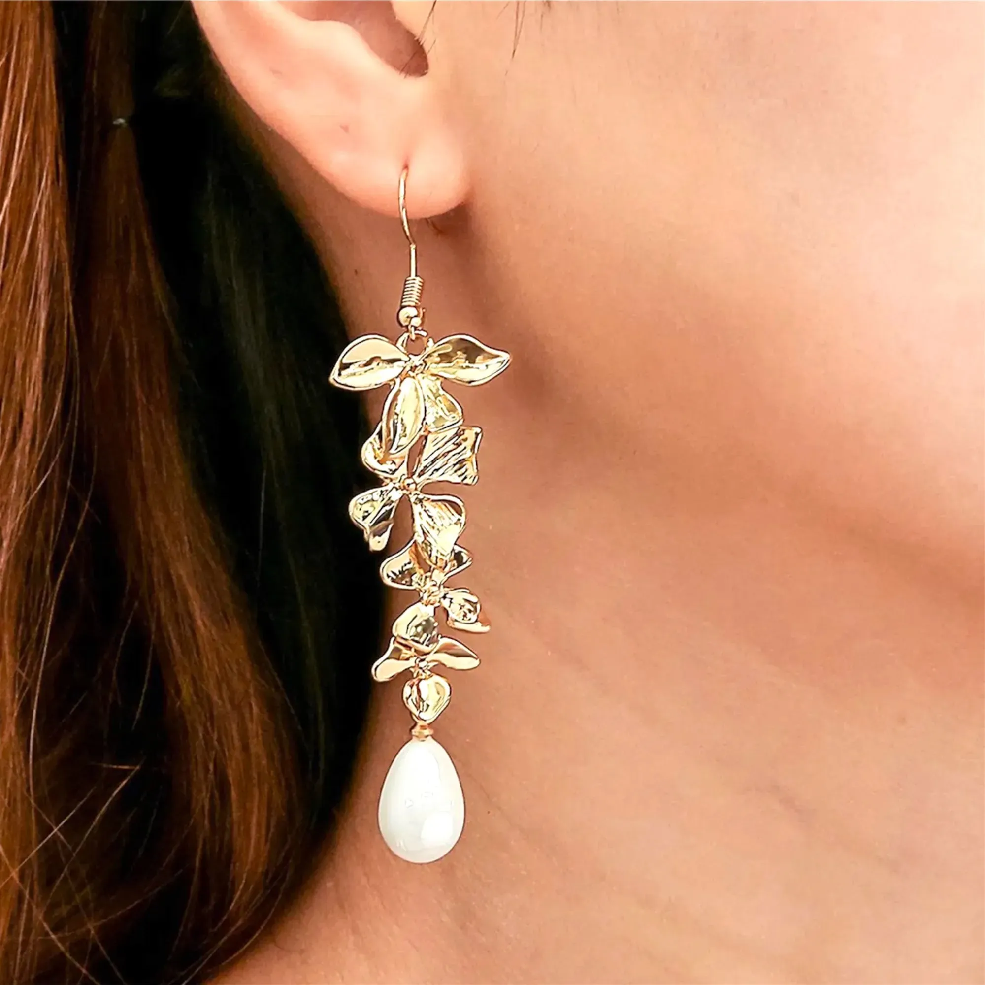 White Pearl Flower Dangle Earrings